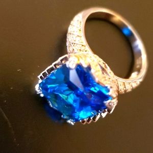 Sterling Silver 19.5 ctw zirconium stone.